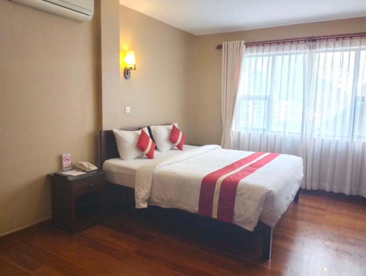 Lux Riverside Hotel & Apartment Пном Пен Екстериор снимка