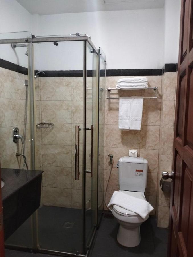 Lux Riverside Hotel & Apartment Пном Пен Екстериор снимка