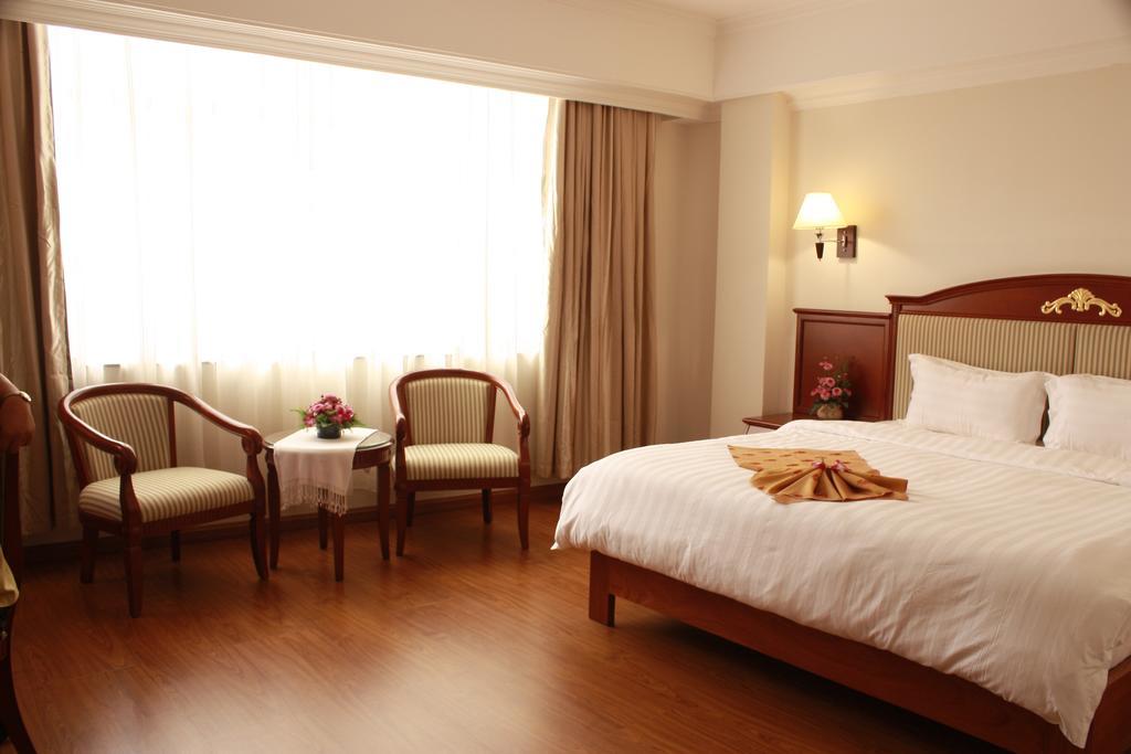 Lux Riverside Hotel & Apartment Пном Пен Екстериор снимка
