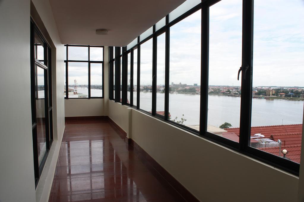 Lux Riverside Hotel & Apartment Пном Пен Екстериор снимка