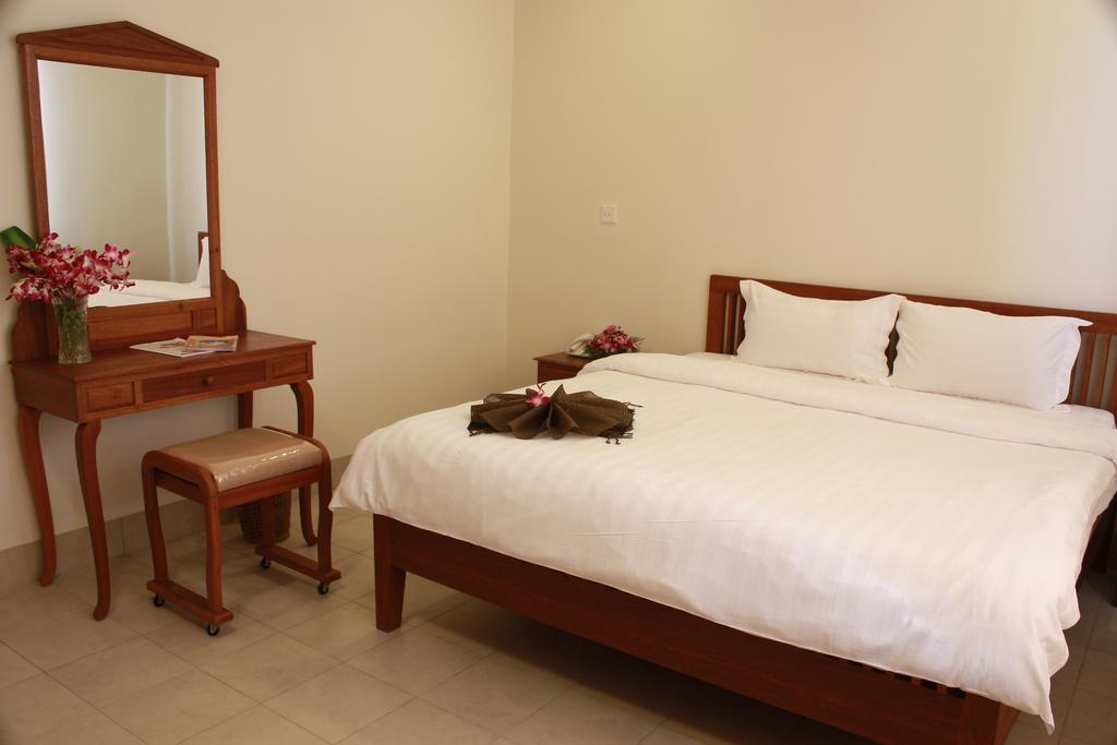 Lux Riverside Hotel & Apartment Пном Пен Екстериор снимка