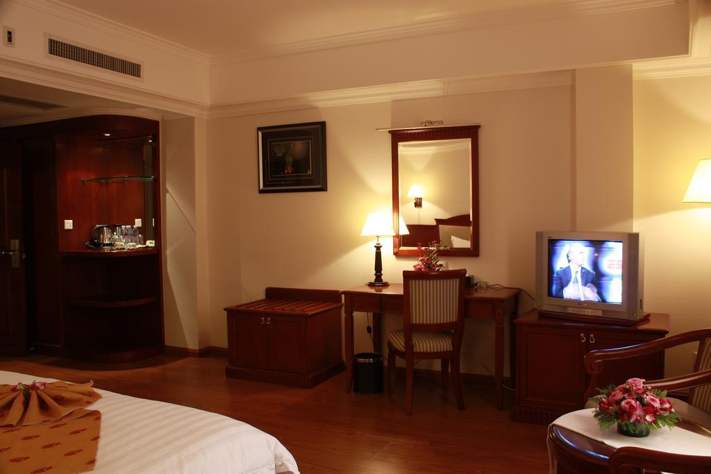 Lux Riverside Hotel & Apartment Пном Пен Екстериор снимка