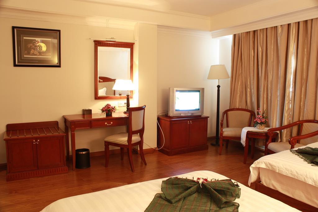 Lux Riverside Hotel & Apartment Пном Пен Екстериор снимка
