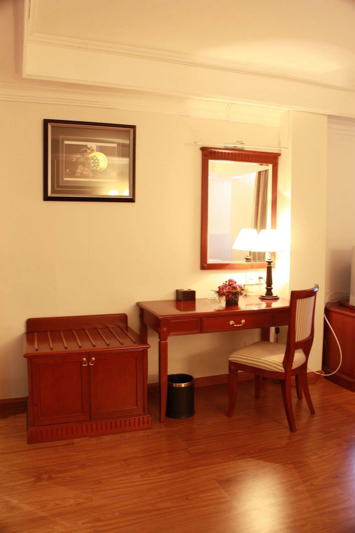 Lux Riverside Hotel & Apartment Пном Пен Екстериор снимка