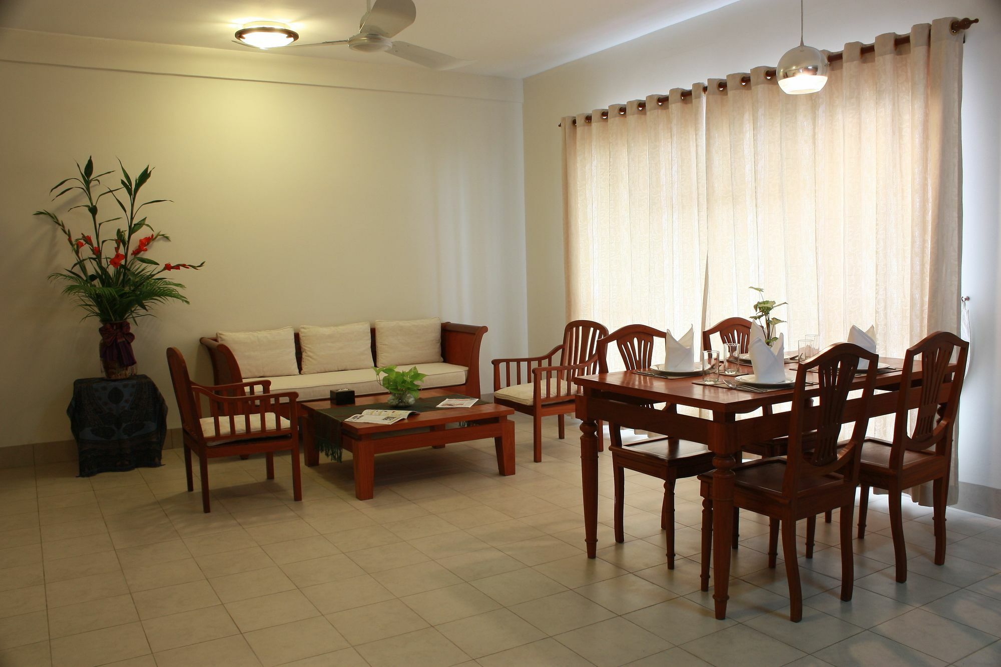 Lux Riverside Hotel & Apartment Пном Пен Екстериор снимка